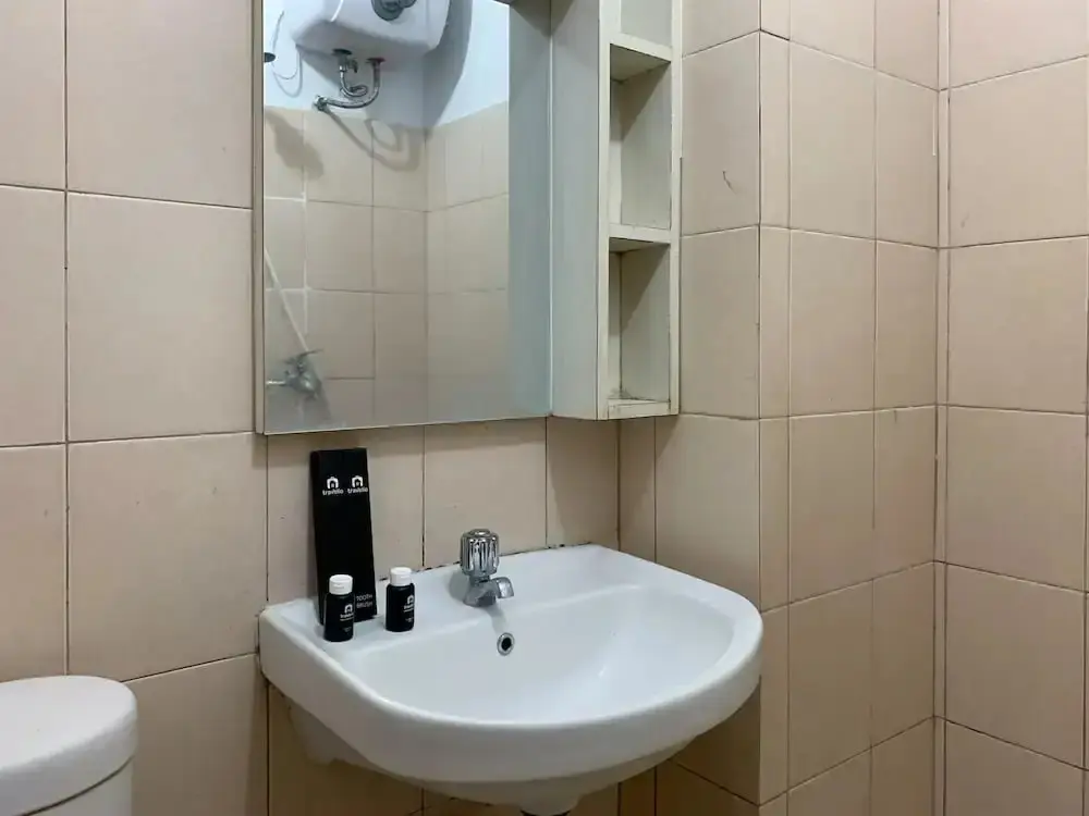 Джакарта: Warm And Cozy 2Br At Tifolia Apartment
