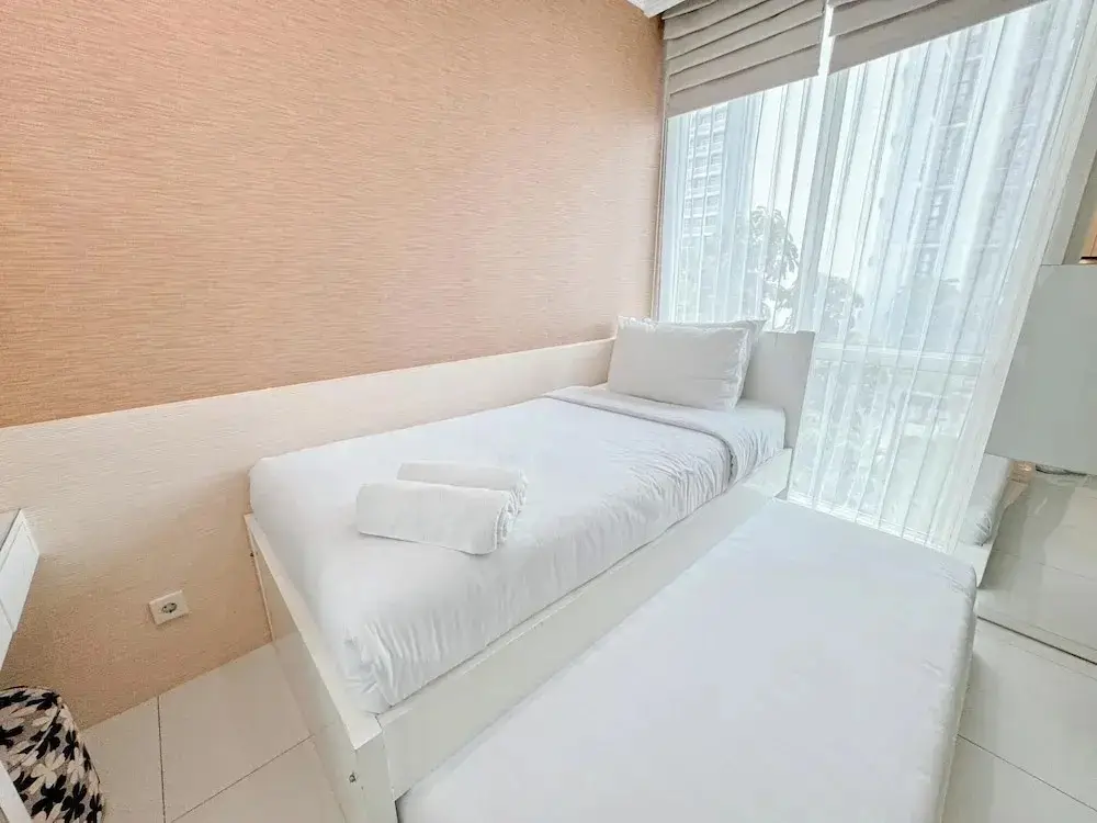 Сурабая: Restful And Simple 2Br At The Via And The Vue Apartment