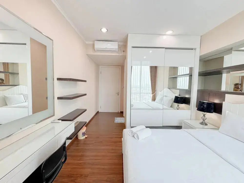 Сурабая: Restful And Simple 2Br At The Via And The Vue Apartment
