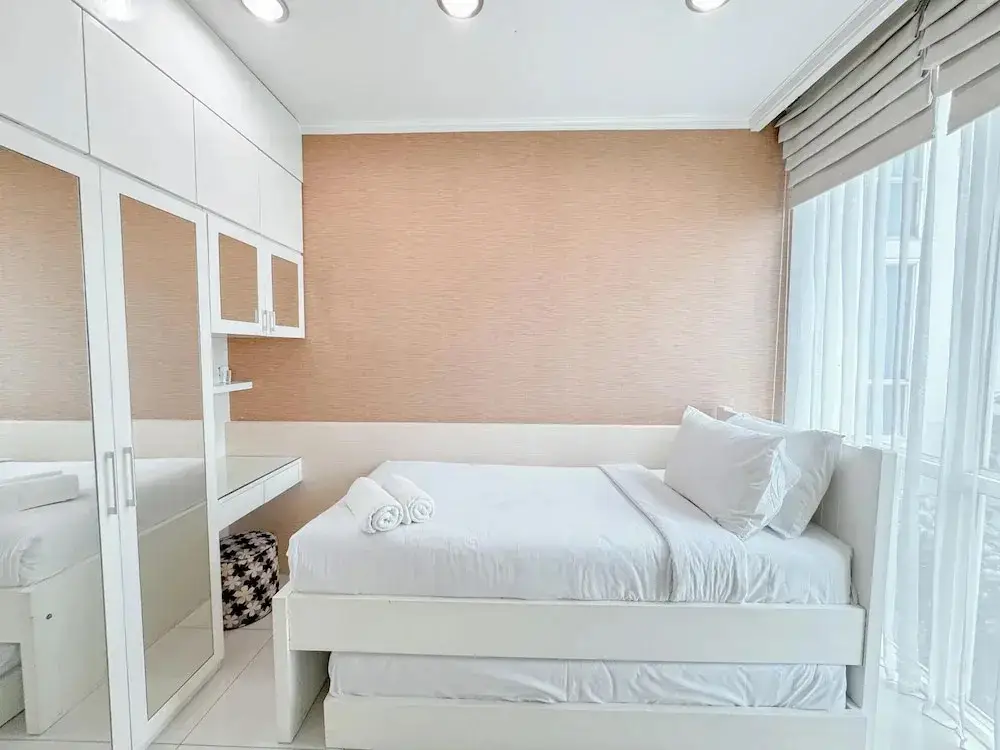 Сурабая: Restful And Simple 2Br At The Via And The Vue Apartment
