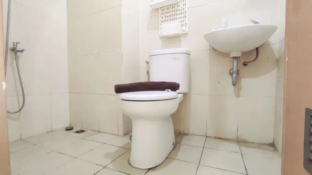 Сурабая: Best Value And Good Location Studio At Bale Hinggil Apartment