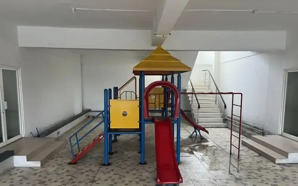 Сурабая: Best Value And Good Location Studio At Bale Hinggil Apartment
