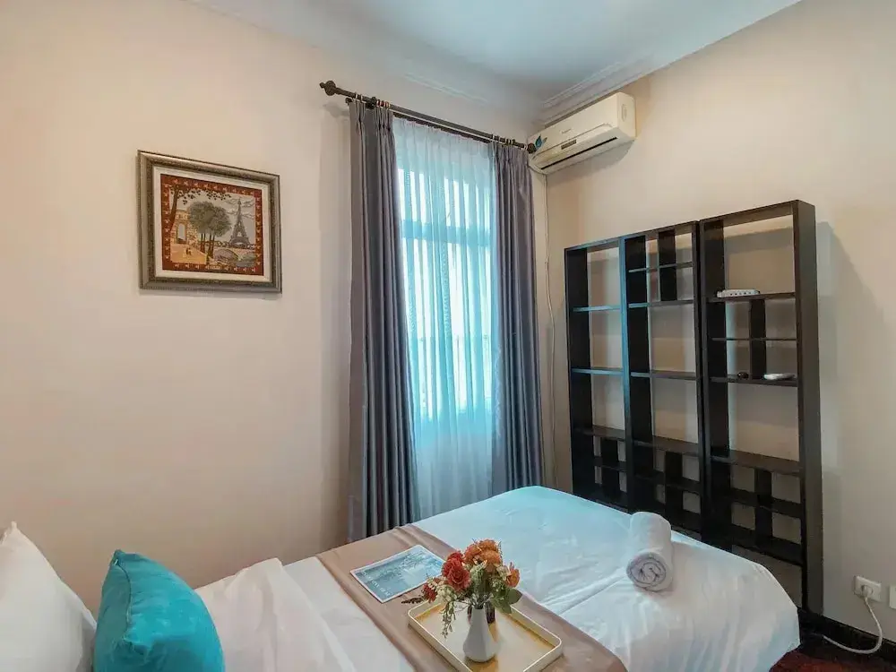 Джакарта: Spacious And Modern Look 3Br Bellezza Apartment