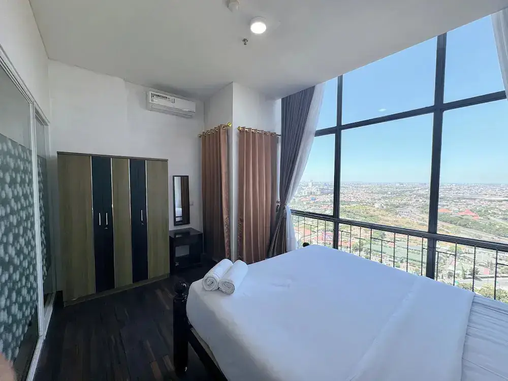 Сурабая: Good Location And Relaxing 1Br Apartment At Aryaduta Residence
