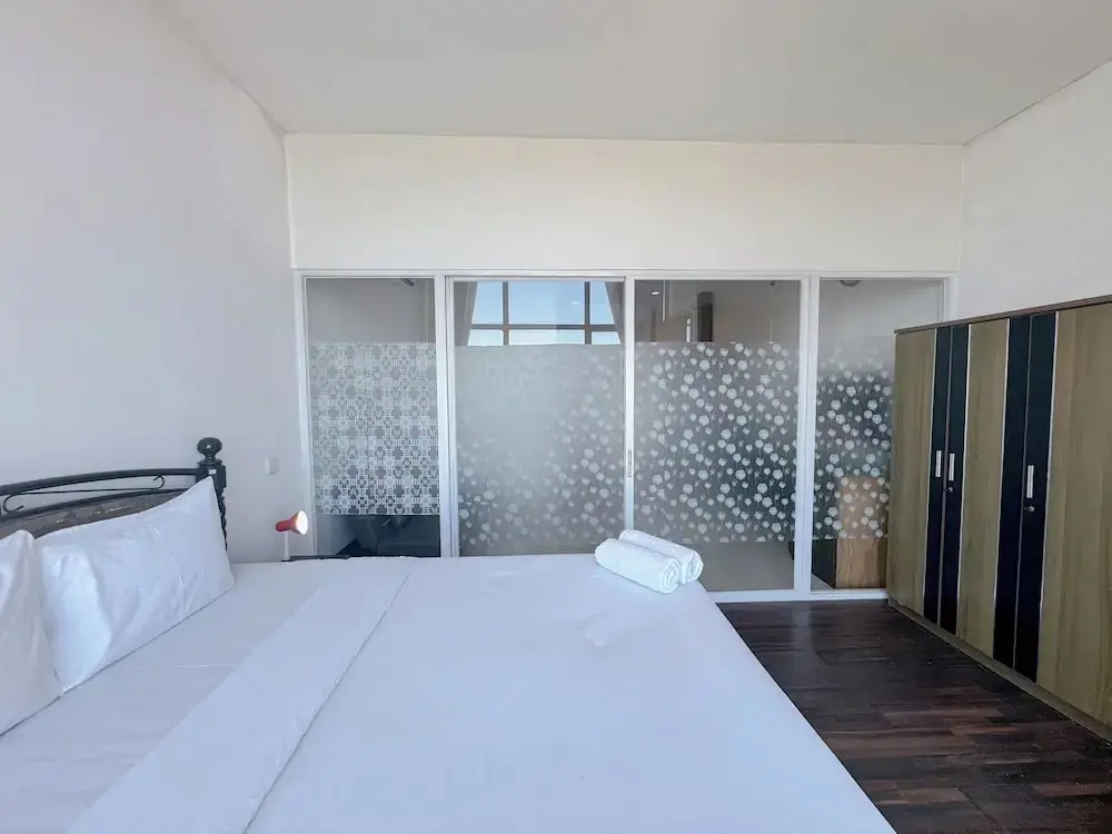 Сурабая: Good Location And Relaxing 1Br Apartment At Aryaduta Residence