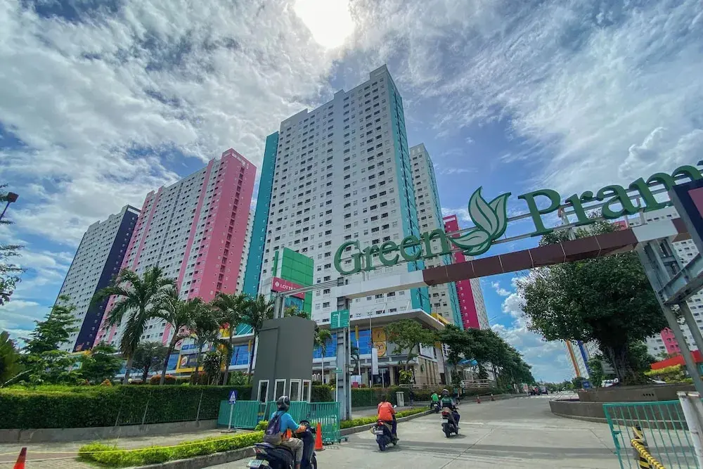 Джакарта: Comfort Living 2Br Green Pramuka City Near Mall Apartment