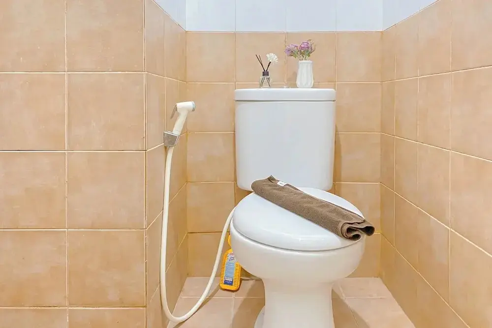 Джакарта: Comfort Living 2Br Green Pramuka City Near Mall Apartment
