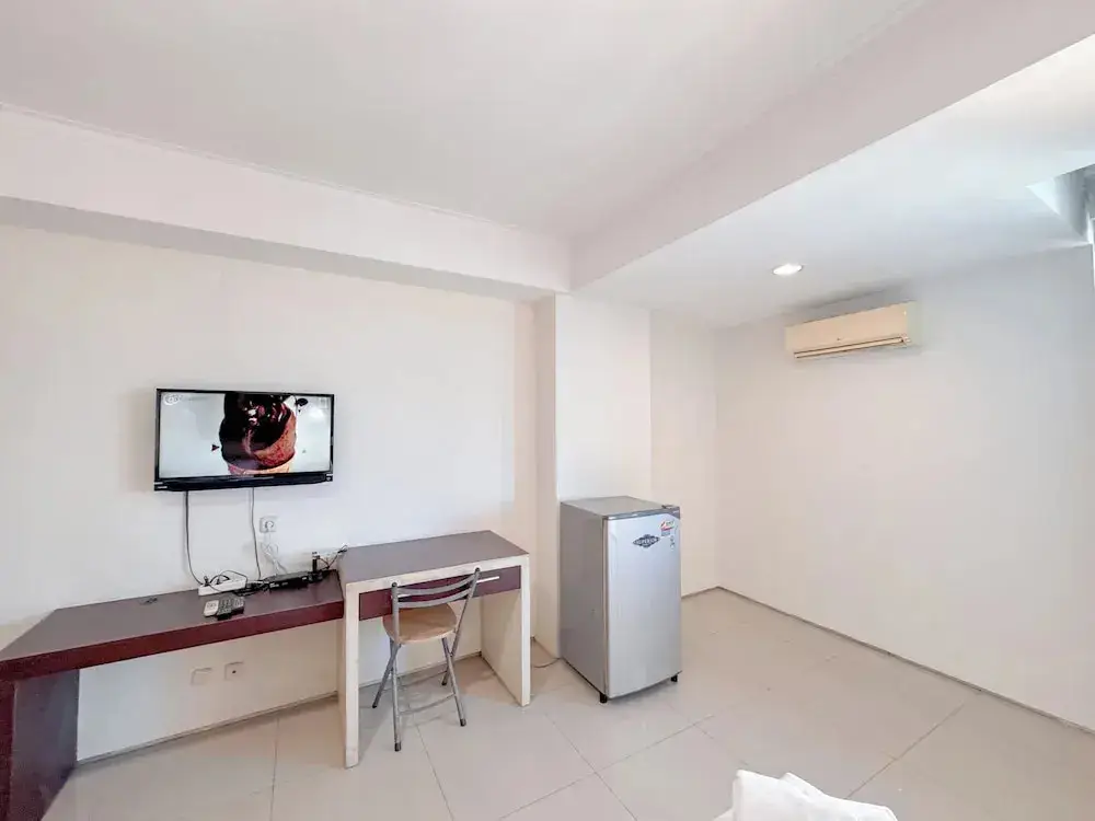 Сурабая: Best Price And Comfortable Living Studio At High Point Serviced Apartment