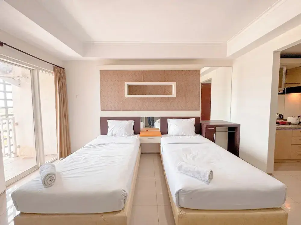 Сурабая: Best Price And Comfortable Living Studio At High Point Serviced Apartment