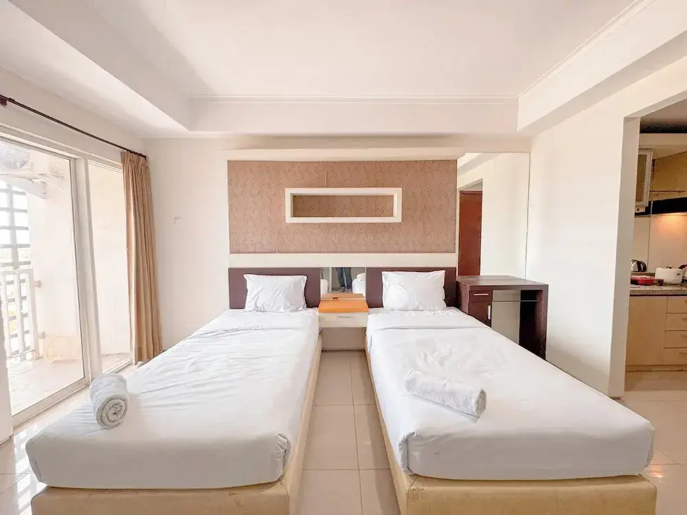 Сурабая: Best Price And Comfortable Living Studio At High Point Serviced Apartment