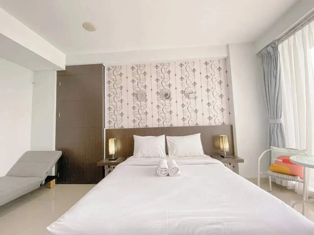 Бандунг: Tranquil Studio Room At Dago Suites Apartment
