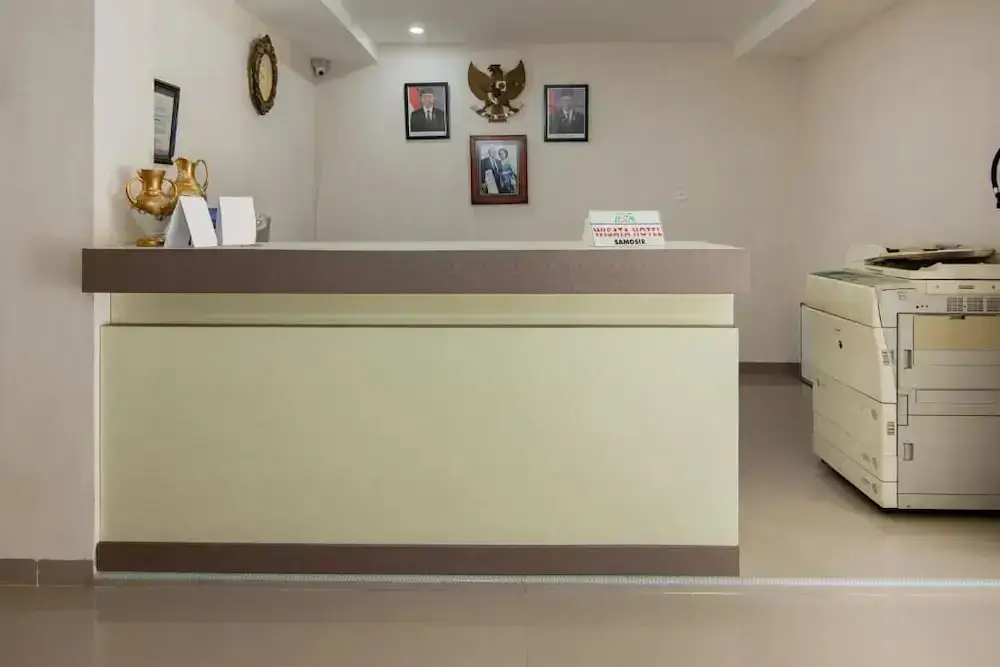 Озеро Тоба: Hotel Wisata Samosir By Helocus