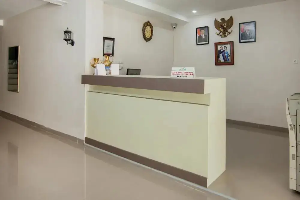 Озеро Тоба: Hotel Wisata Samosir By Helocus