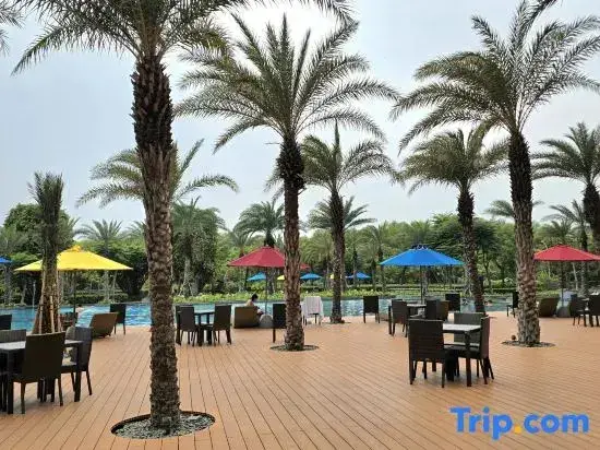 Джакарта: Sea View with Bridge @Gold Coast 1BR at 33rd
