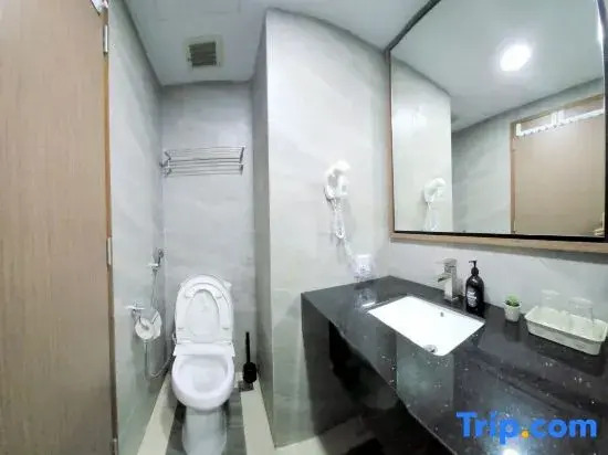 Батам: Near Ferry Terminal. COZY 02 Bedroom Condo. HarbourBay Residences.