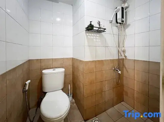 Джакарта: 2BR Apt Green Pramuka w/ WiFi, Netflix and Pool by 2ndHome