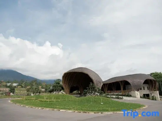 Петумбак: The Hill Hotel & Resort Sibolangit Powered by Archipelago