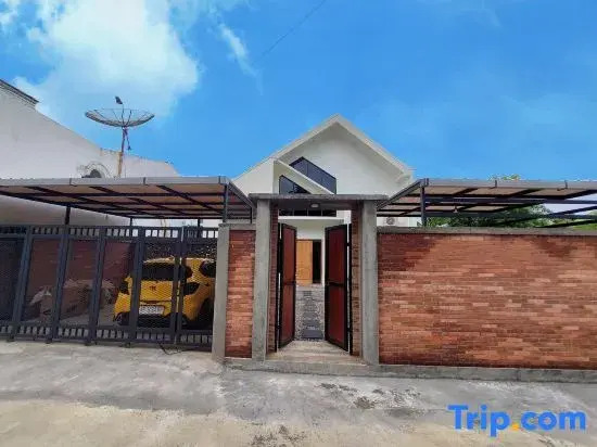 Yustien Homestay Jogja 3 Bedroom — фото 1
