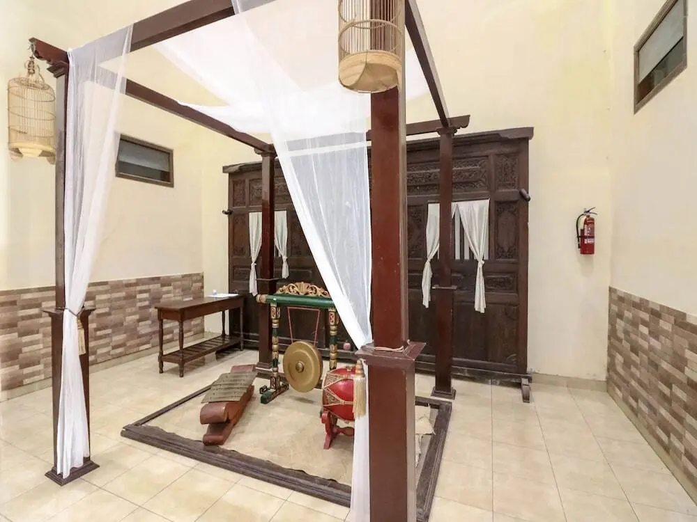 Ngaglik: NIDA Rooms Padma 23 Monjali Jogja at Guest House Ndalem Padma Asri