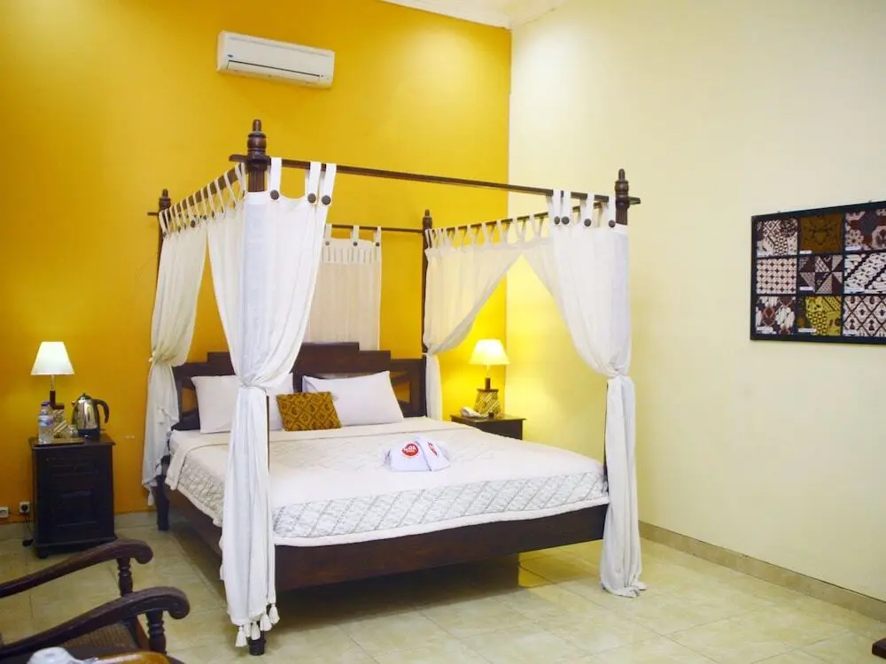 Ngaglik: NIDA Rooms Padma 23 Monjali Jogja at Guest House Ndalem Padma Asri