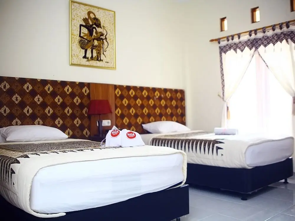 Ngaglik: NIDA Rooms Padma 23 Monjali Jogja at Guest House Ndalem Padma Asri
