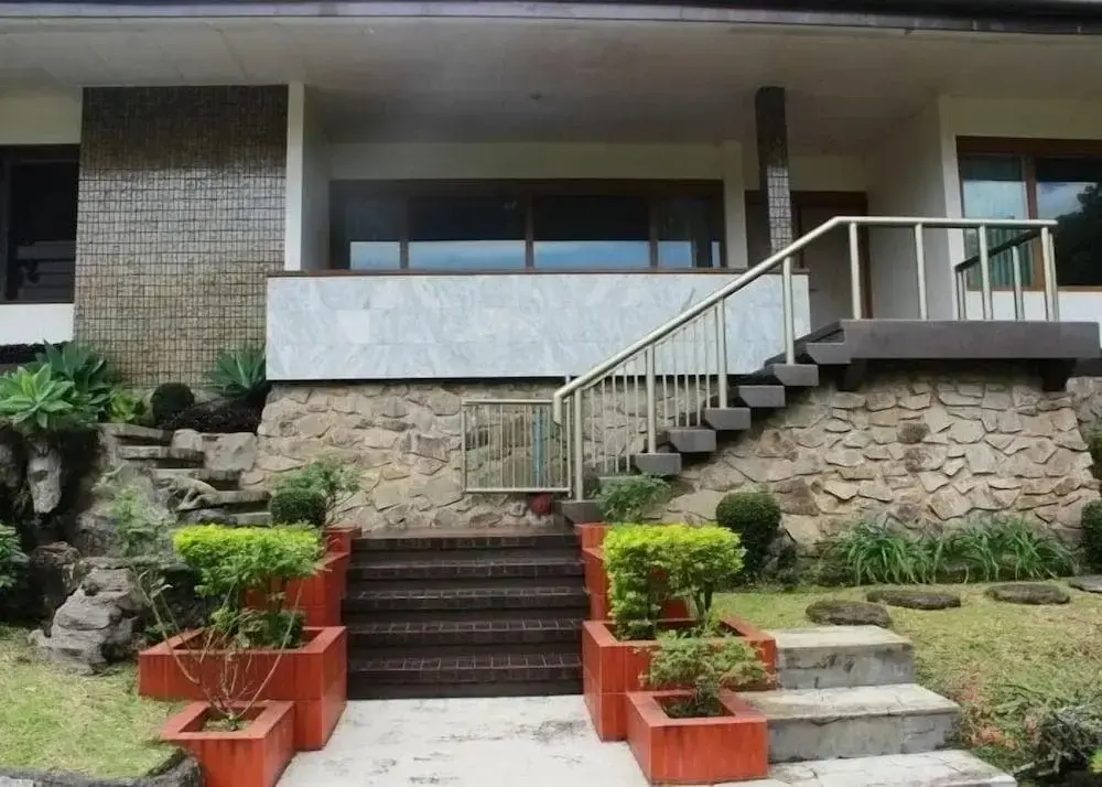 Сименьян: De Dago Pakar Villa by HouseinBandung