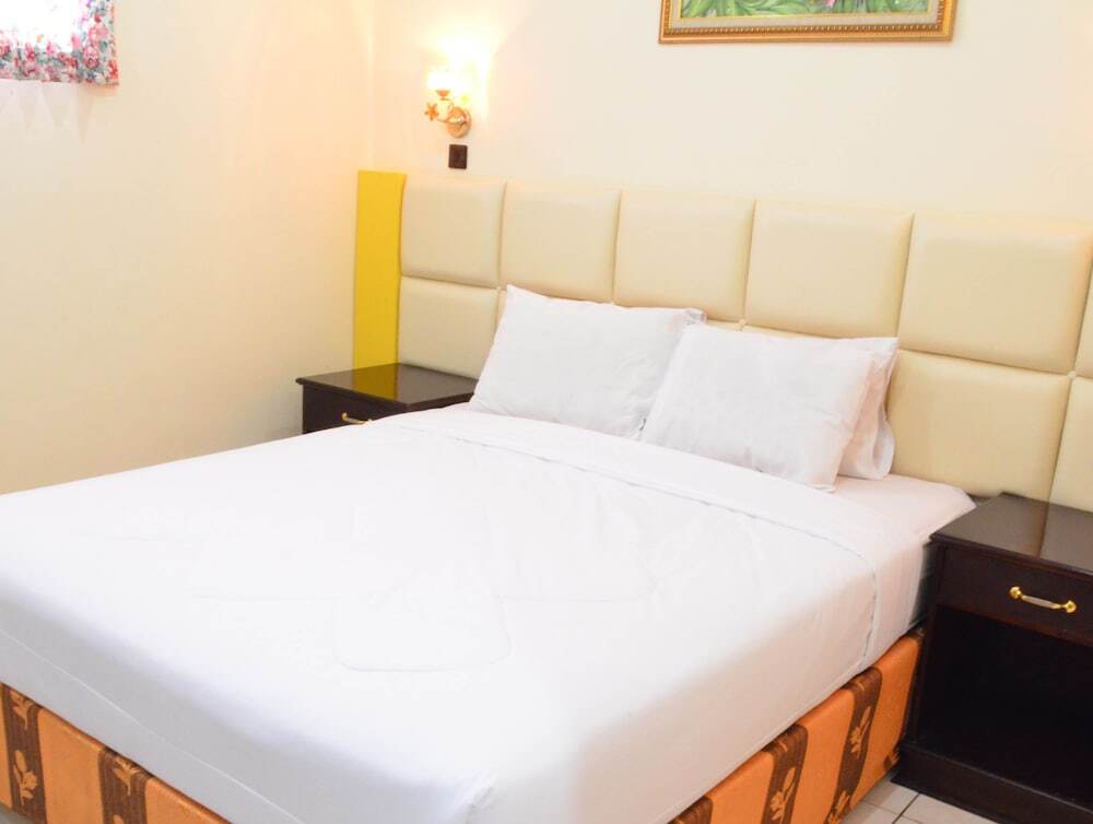 Понорого: Hotel Juanda