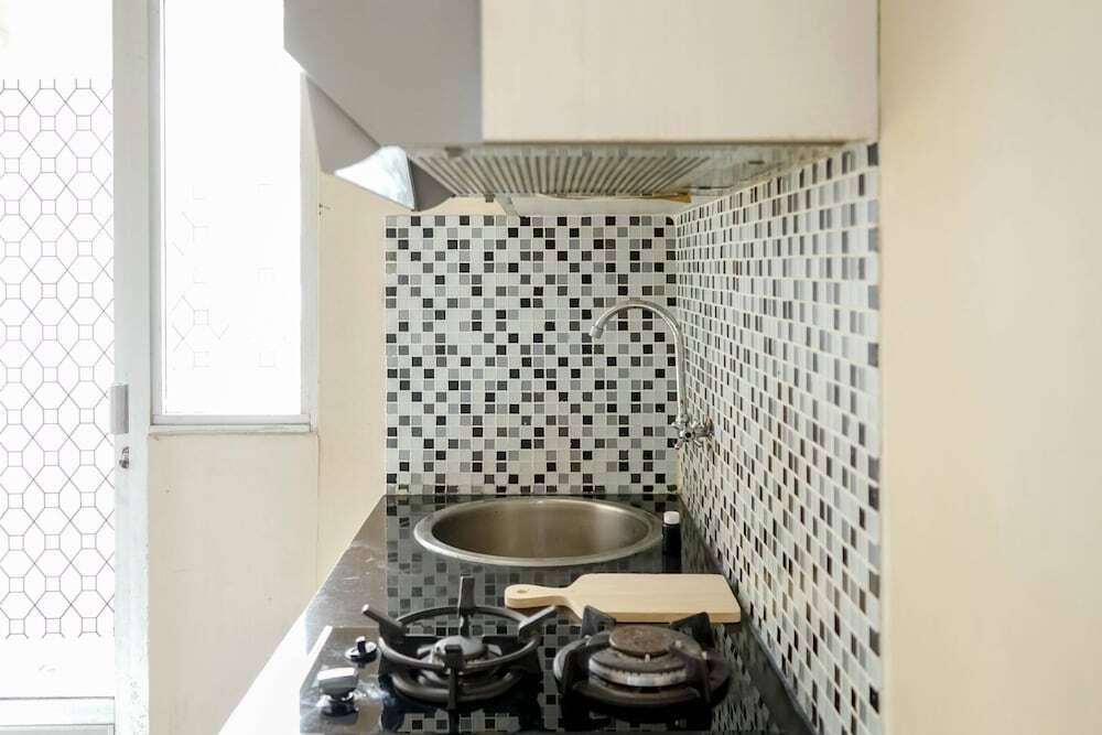 Джакарта: Cozy Studio Room Kalibata City Apartment