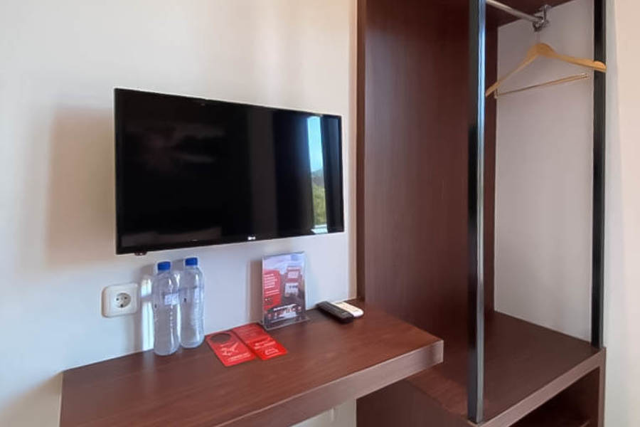 Сурабая: RedDoorz Syariah At Pucang Anom