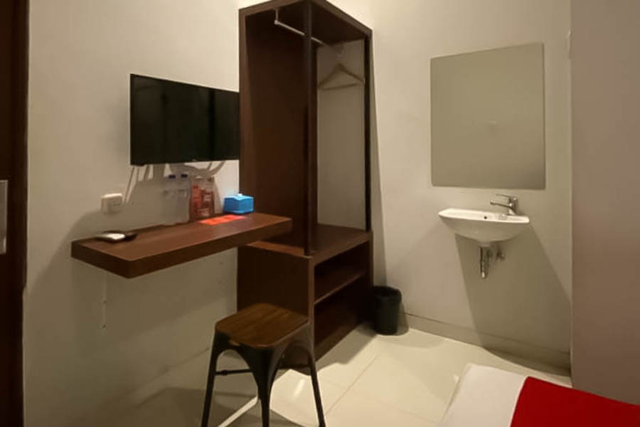 Сурабая: RedDoorz Syariah At Pucang Anom