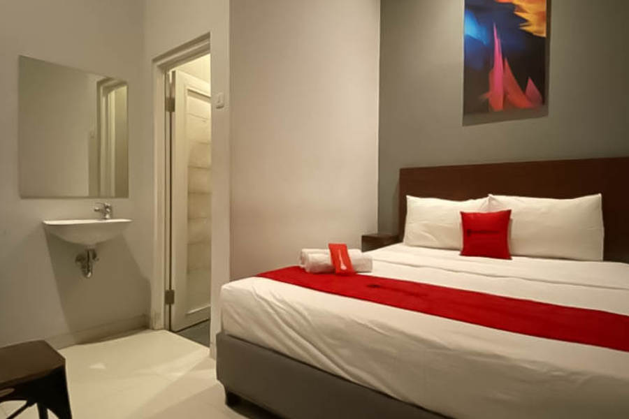 Сурабая: RedDoorz Syariah At Pucang Anom