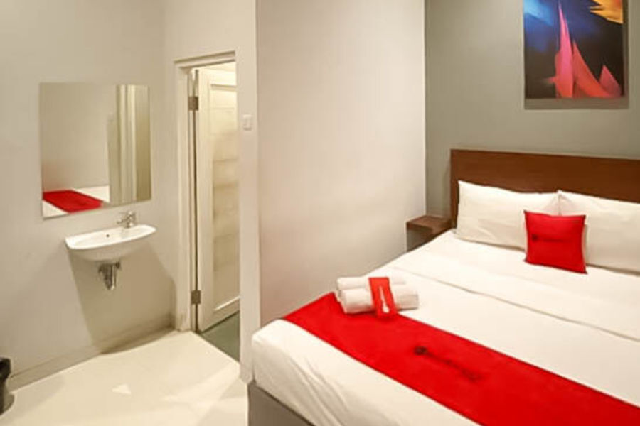 Сурабая: RedDoorz Syariah At Pucang Anom