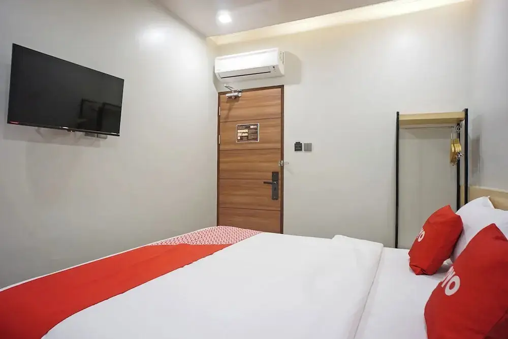 Медан: OYO 92956 Travelbiz Hotel