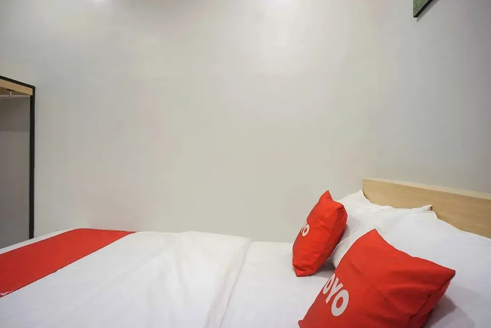 Медан: OYO 92956 Travelbiz Hotel