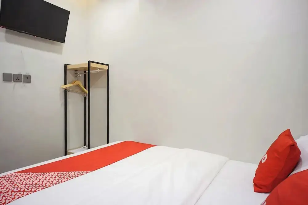 Медан: OYO 92956 Travelbiz Hotel
