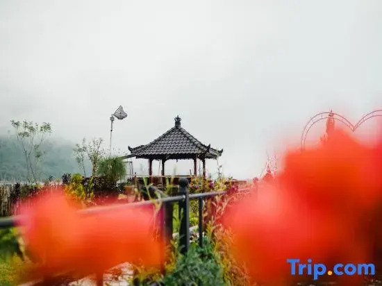 Батурити: The Polumb Garden Bedugul