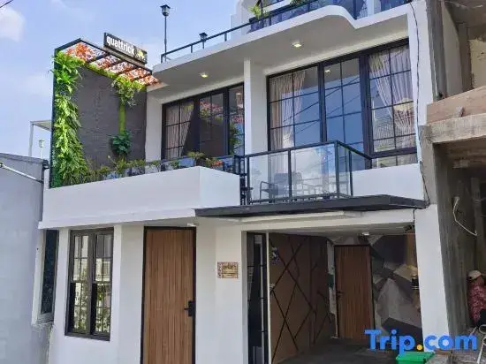 Бату: Quattrick Villa