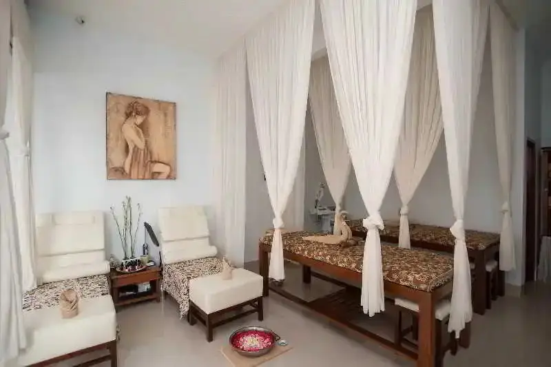 Кута: Heliconia Villa