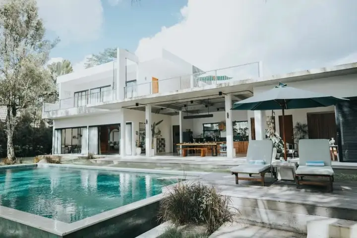 Убуд: Вилла Новая, вид на тропики, огромный бассейн, Akia Ubud