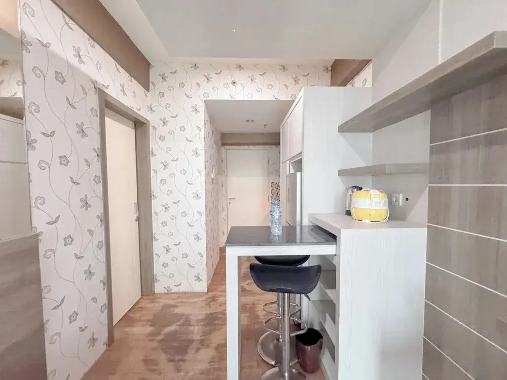Сурабая: Comfortable Living And Good Place 1Br At Tanglin Supermall Mansion Apartment
