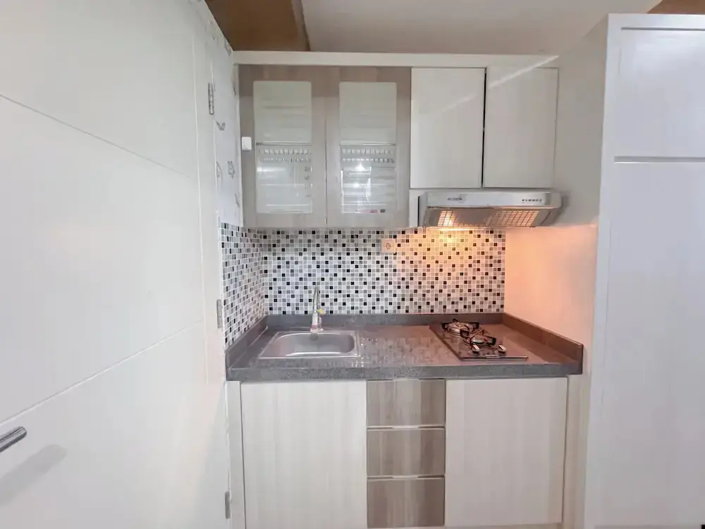 Сурабая: Comfortable Living And Good Place 1Br At Tanglin Supermall Mansion Apartment