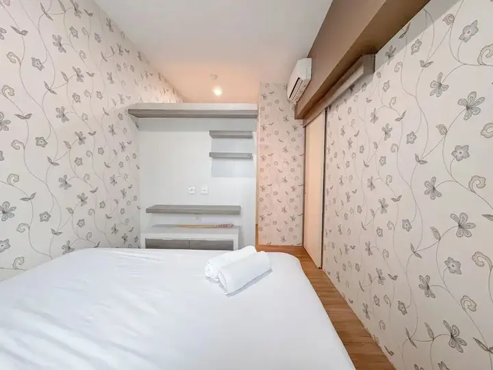 Сурабая: Comfortable Living And Good Place 1Br At Tanglin Supermall Mansion Apartment
