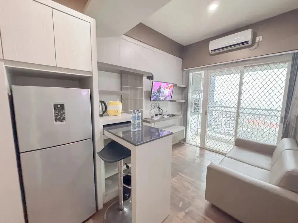 Сурабая: Comfortable Living And Good Place 1Br At Tanglin Supermall Mansion Apartment