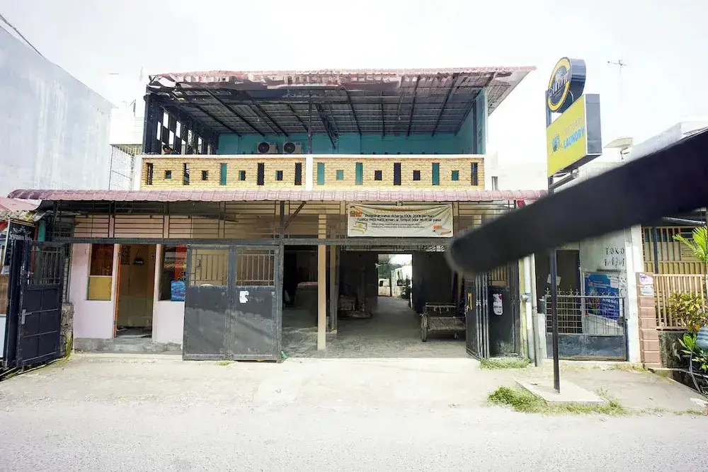 Медан: Hotel O Alhamra Guest House Near Mesjid Raya Al- Mashun