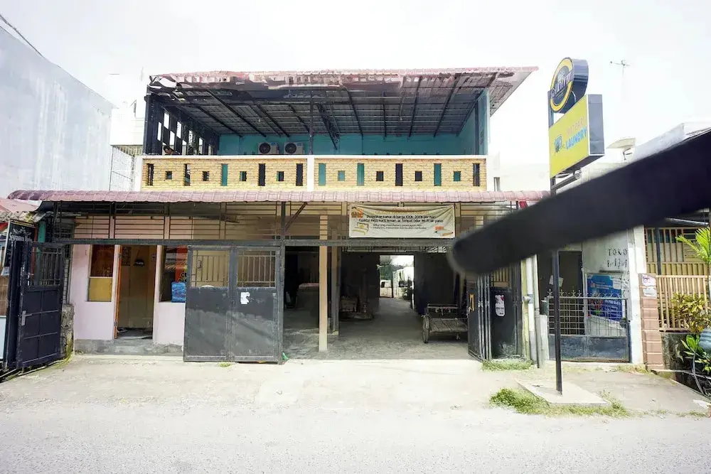 Медан: Hotel O Alhamra Guest House Near Mesjid Raya Al- Mashun
