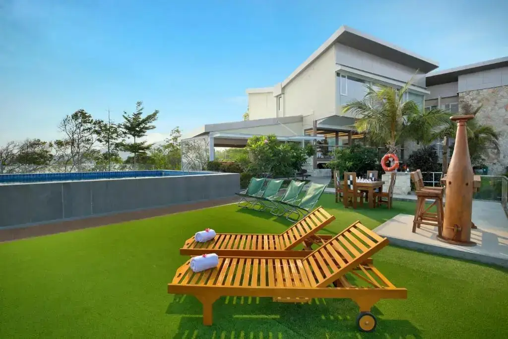 Синак: Royal Ocean View Beach Resort