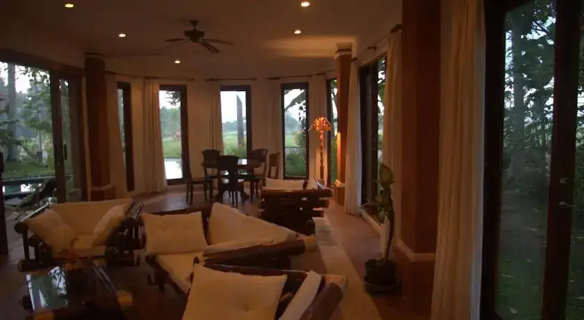 Амлапура: Villa Surya
