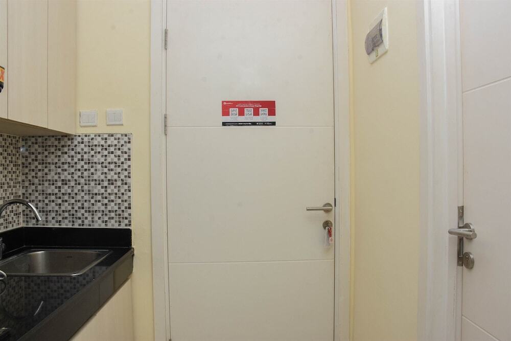 Джакарта: Elegant And Comfy Studio Kebayoran Icon Apartment