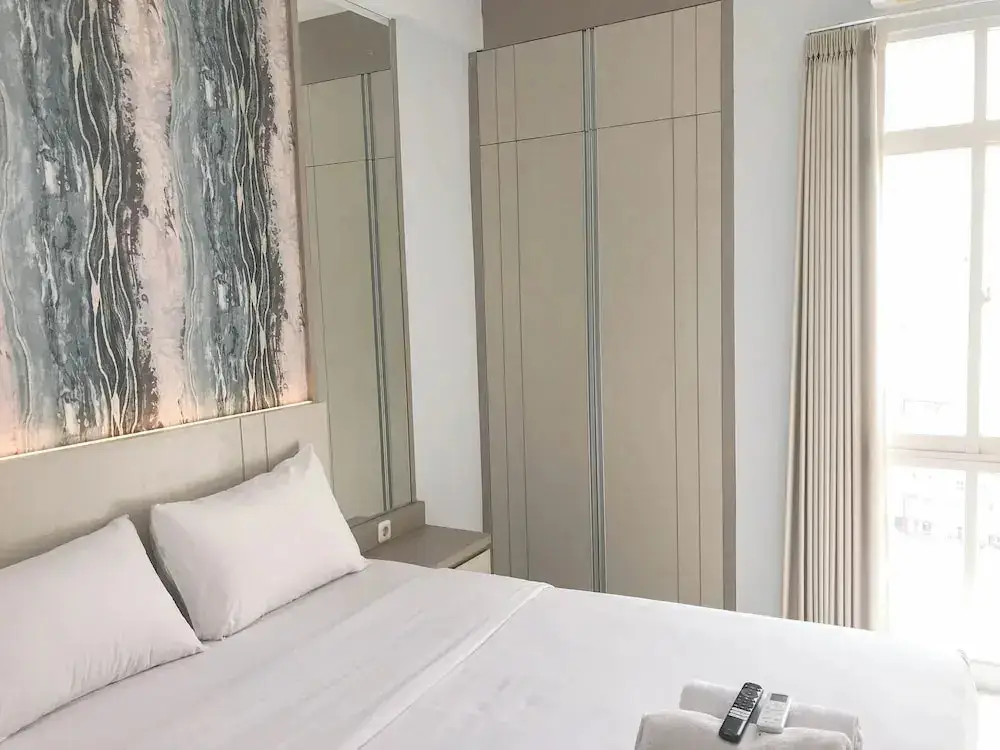 Сурабая: Modern Studio at Bale Hinggil Apartment
