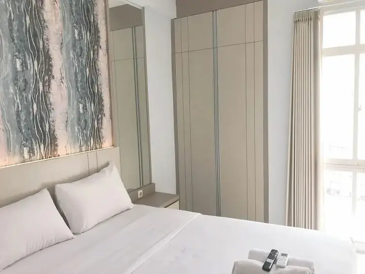 Сурабая: Modern Studio at Bale Hinggil Apartment